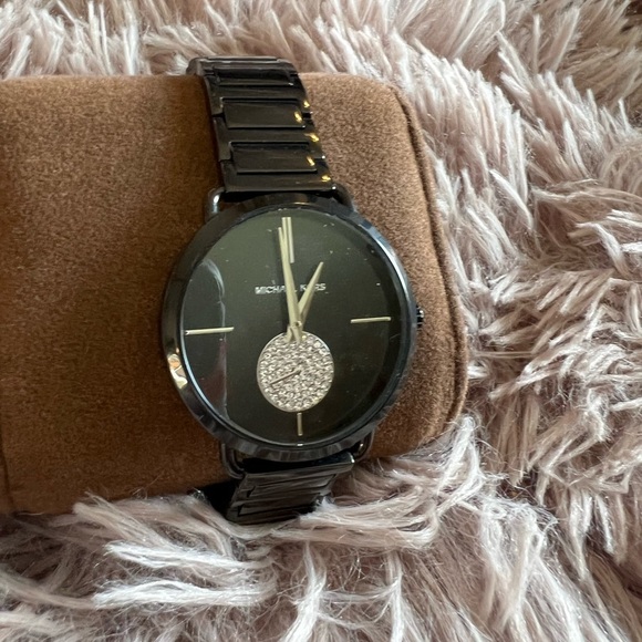 Michael Kors Watch - Picture 5 of 6